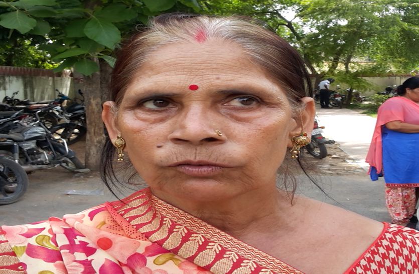 chittorgarh कान्हा के दर्शन की चाहत में सोना लुटवा बैठी यशोदा