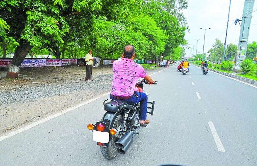 indore आरटीओ अमला गहरी नींद में,शहर में दौड़ रही रेट्रो साइलेंसर बुलेट बाइक
