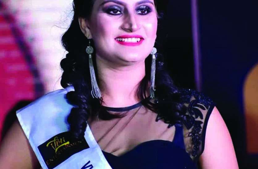 Rajasthan latest news,Rajsamand news,Rajsamand local news,rajasthan hindi news,rajsamand latest hindi news,Misses India Universe, राजसमंद जिले के गुगली गांव की वर्षा बनी मिसेज इंडिया यूनिवर्स