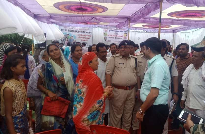 Police mass communication program एसपी से मुखातिब हुए ग्रामीण, रखीं अपनी समस्याएं