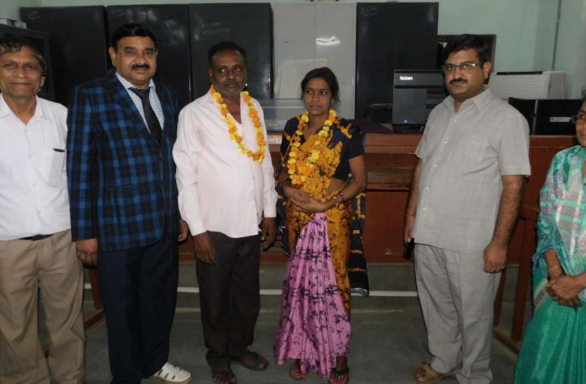 Pending cases settlement in Lok Adalat पत्नी से मांफी मांगते ही छलके आंसू, सालों से थे अलग, कहा अब बच्चों को मिलेगा सहारा