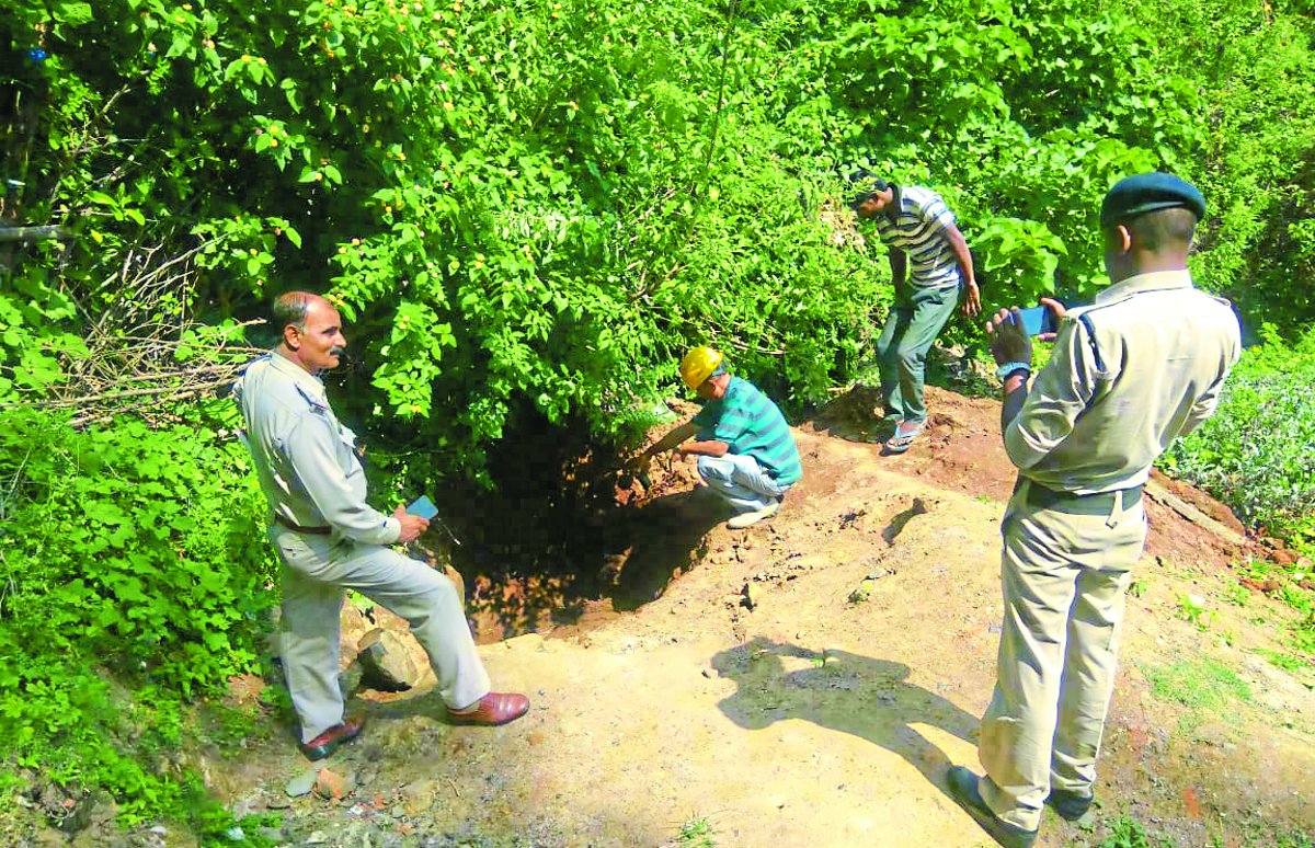 Missing man's death आए दिन लाश उगलती हैं कोल माइंस की बंद खदानें