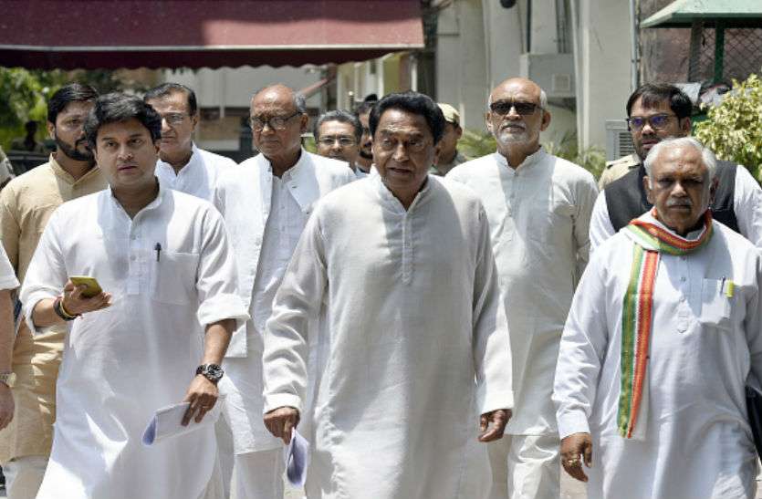 Kamal Nath and jyotiraditya scindia बंद कमरे में हुई बात के बाद सीएम के सामने ज्योतिरादित्य सिंधिया ने अपने नापसंद को किया 'पसंद'!