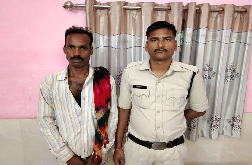 नाबालिग लड़की को बहला-फुसला कर भगा ले जाने वाले एक व्यक्ति को जूटमिल पुलिस ने जांजगीर-चांपा जिला नाबालिग लड़की को भगाने वाले आरोपी को पुलिस ने जांजगीर जिले से पकड़ा