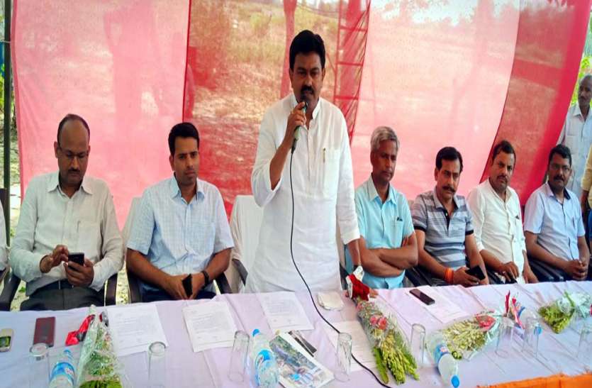 ajay mishra teni जल संरक्षण करके जीवन खुशहाल बनाएं: अजय मिश्र टेनी