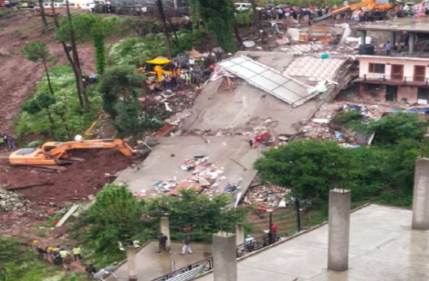 building collapsed हिमाचल प्रदेश : सोलन में गेस्ट हाउस की इमारत गिरी, 3 की मौत, मलबे से 23 लोगों को निकाला गया