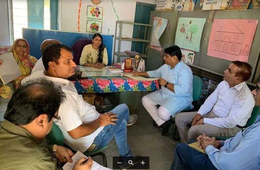 rajasthan education news. sikar news शिक्षा मंत्री ने अपनी ही पत्नी के स्कूल का किया औचक निरीक्षण ,पहुंचते ही ली शिक्षकों की हाजिरी