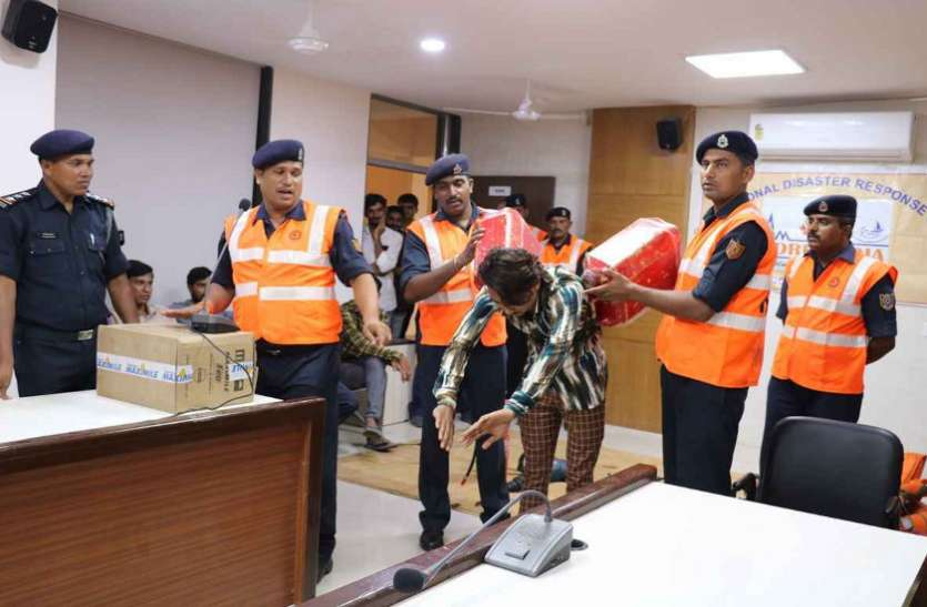 presentation of effective rescue work in less time कम समय में प्रभावी बचाव कार्य का प्रदर्शन