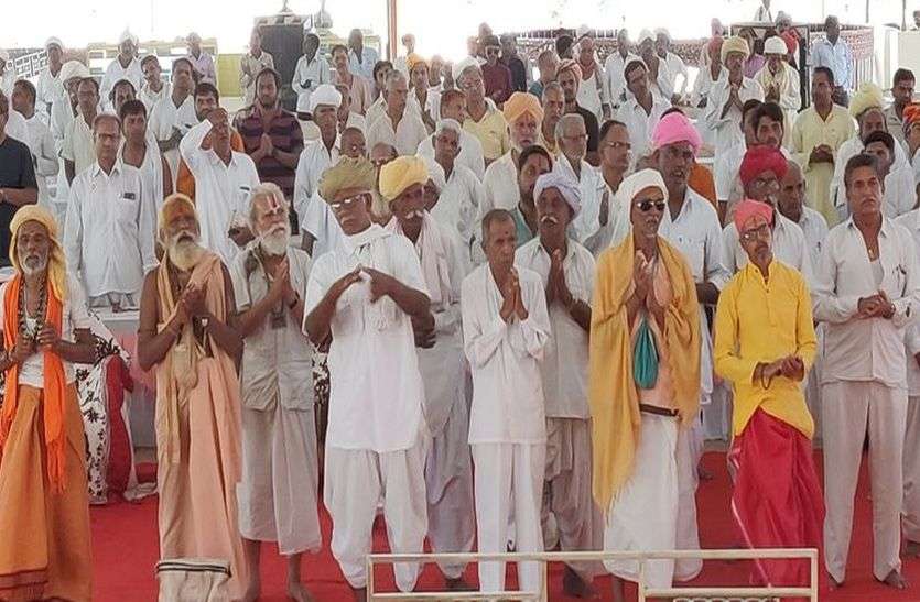 Gobhakt pathshala in Pathmeda बच्चों को बछड़ों के साथ खेलने दें, होंगे ये फायदे....