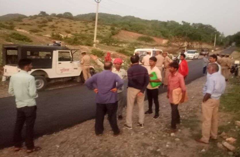 firing कार में आए लोगों ने लहराई तलवार, हवाई फायर