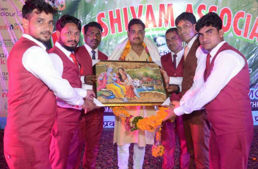 Praveen varshneya ‘ईश्वरीय कार्य’ करने वाले प्रवीन वार्ष्णेय का नागरिक अभिनंदन