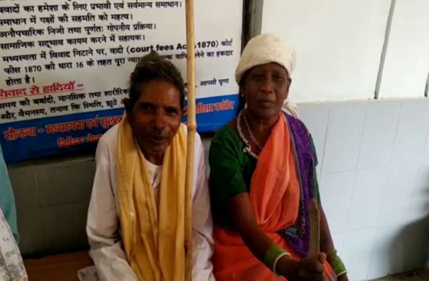 Kanker district court case कोर्ट में पेश हुए बुजुर्ग ने जब सुनाई दर्द भरी फ़रियाद तो भावुक जज ने जो किया वो है काबिले तारीफ