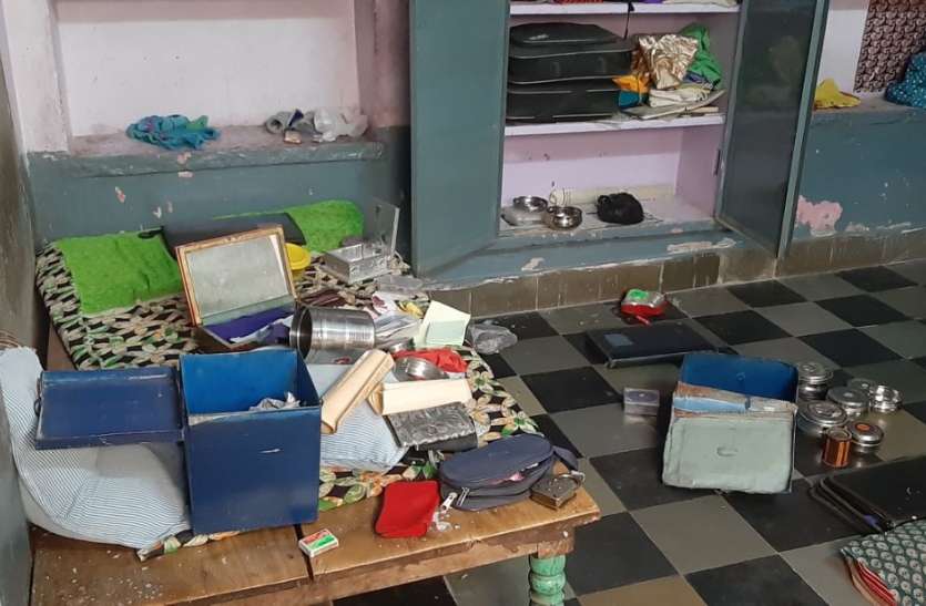 Thousands of cash and jewelery crossed from the desert house दिनदहाड़े सूने मकान से हजारों की नकदी व जेवरात पार