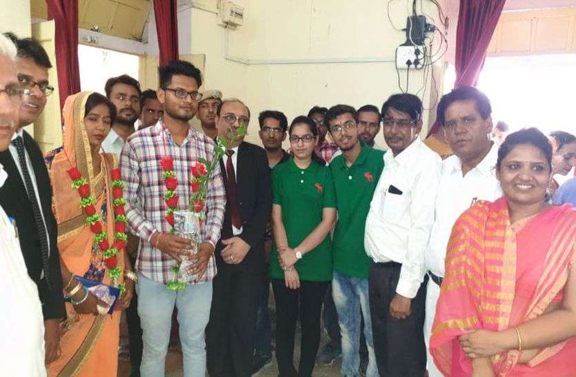 lok adalat news अनूठा न्याय: अदालत ने फैसला सुनाकर परिवार में अच्छे माहौल के लिए पक्षकारों को दिया यह अनूठा तोहफा