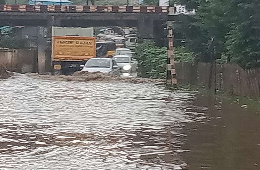 Rain in ooty ऊटी में वर्षा से जनजीवन प्रभावित