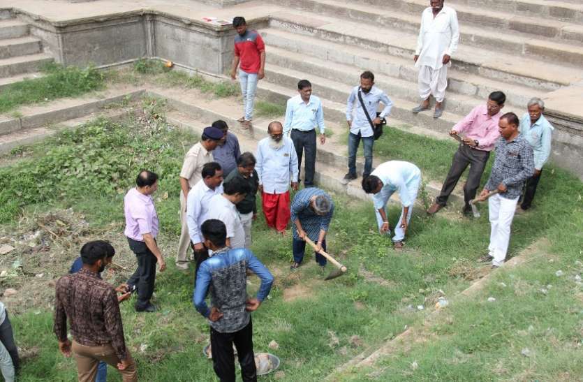 Shramdan in Ramkund of Patan district पाटण जिले के रामकुंड में श्रमदान