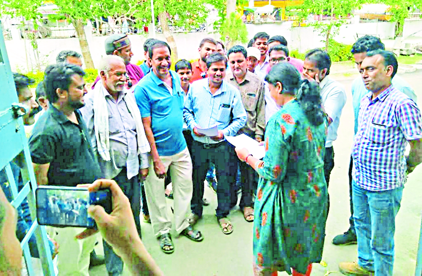 news encroachment news : अतिक्रमण नहीं हटाने पर हुआ विवाद, पटवारी को पीटा
