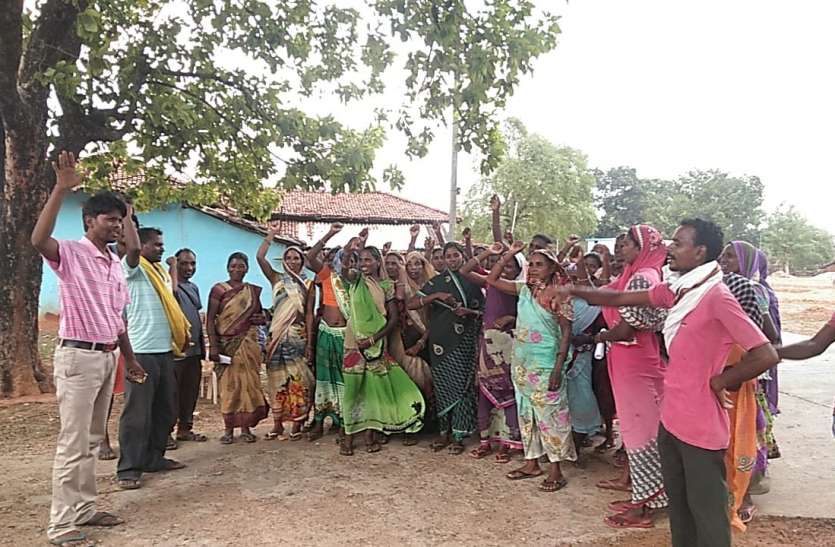 आंध्र प्रदेश मिनरल डेवलेपमेंट कॉरपोरेशन लिमिटेड को मदनपुर में मिली है कोल ब्लॉक चिपको की तर्ज पर ग्रामीण चला रहे ‘गिनती आंदोलन, 500 ग्रामीणों को मनाने आएगी आंध्रप्रदेश सरकार