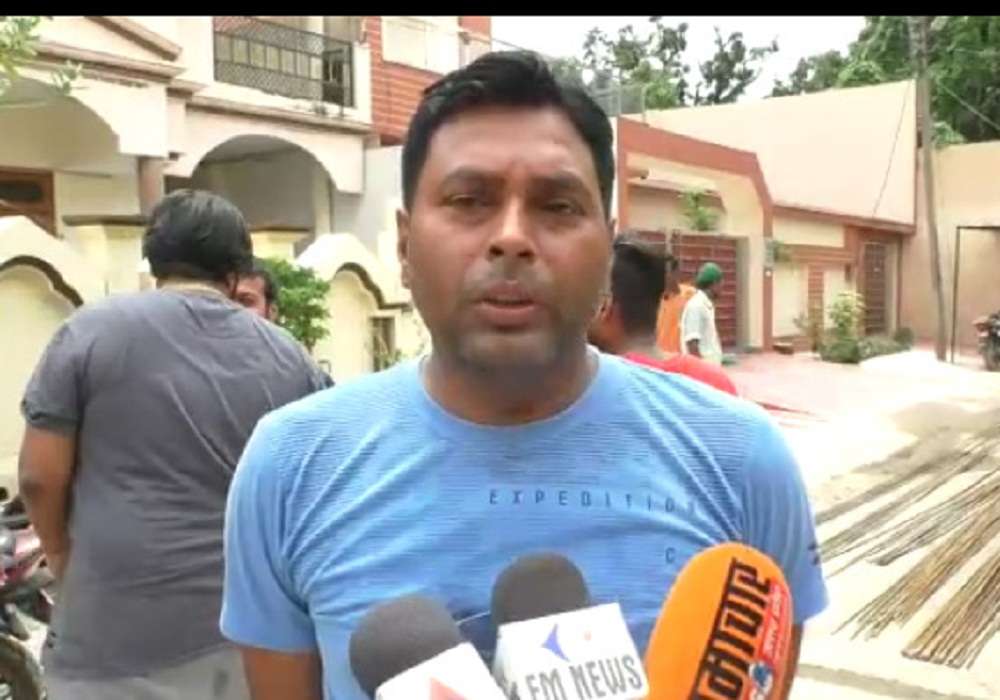 Marrying the daughter of mla Ajitesh is drug addicts told by Neighbors