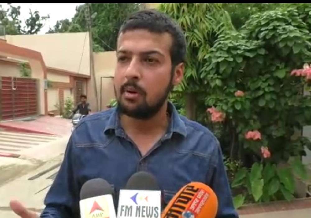 Marrying the daughter of mla Ajitesh is drug addicts told by Neighbors