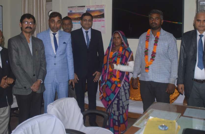Re-marriage in national Lok Adalat राष्ट्रीय लोक अदालत में फिर रचाया विवाह, फ फक- फकर कर रोने लगा किसान