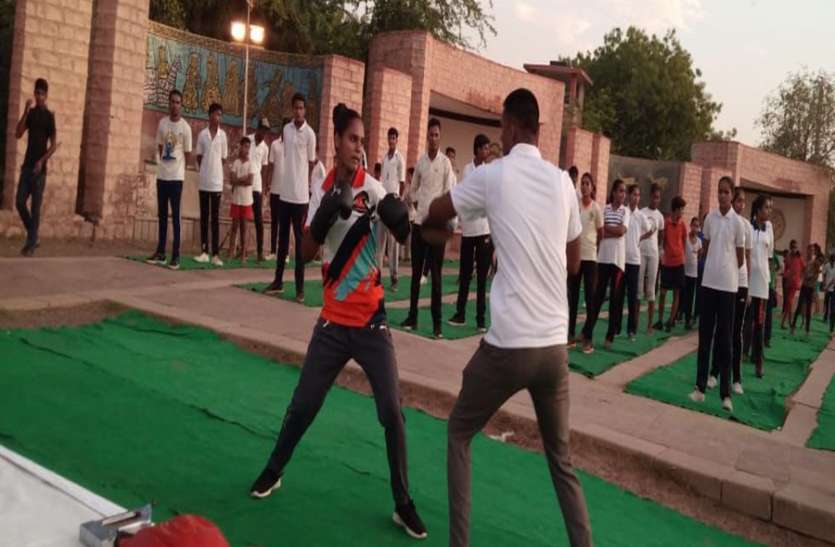 sansi community in jodhpur जोधपुर की बेटियां ‘मैरीकॉम’ की राह पर, बॉक्सिंग सीख कर ला रही हैं सामाजिक परिवर्तन