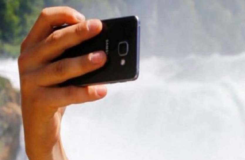 selfie सेल्फी लेने के चक्कर में तीन युवकों की गई जान