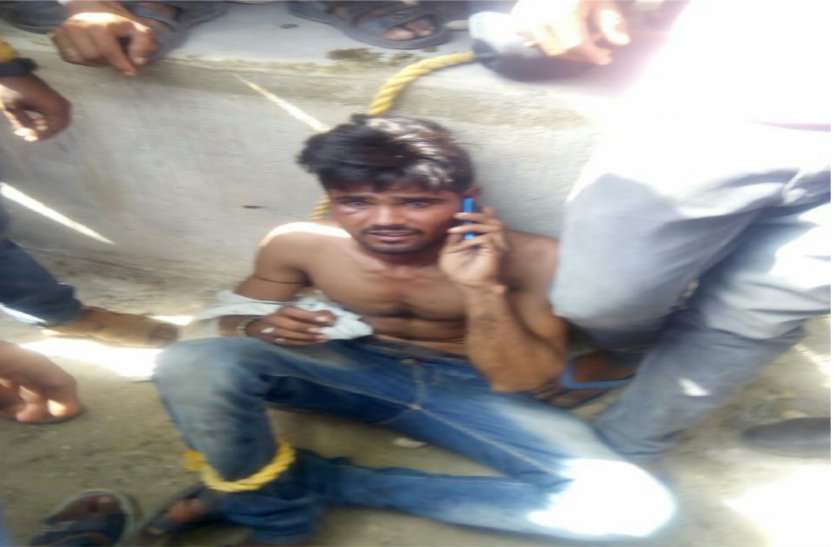 thief सुनसान मकान देख घर में घुसे, घरवालाेें के आने पर दीवार फांद कर भागे चोर, लोगों ने 1 को दबोचा