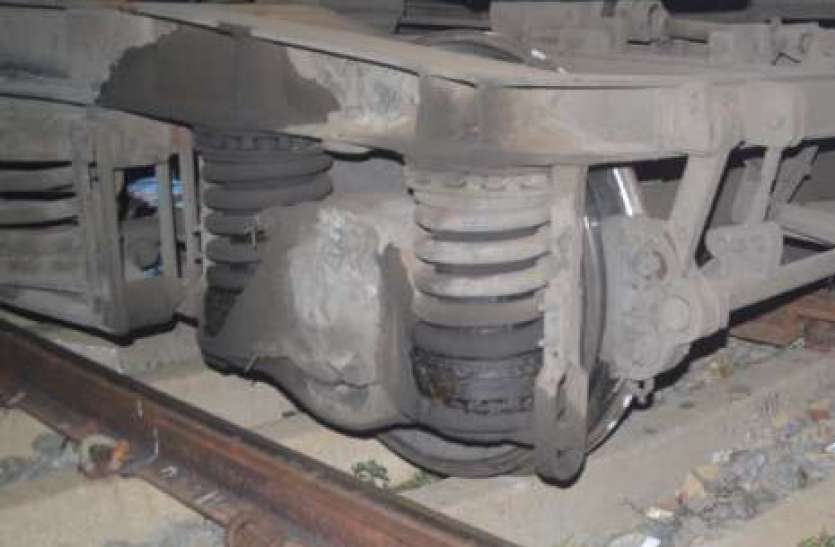 train derail जयपुर रेलवे स्टेशन पर पटरी से उतरी ट्रेन, बड़ा हादसा होने से बचा