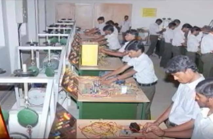 ITI just names कौशल विकास का सिर्फ ढिंढोरा