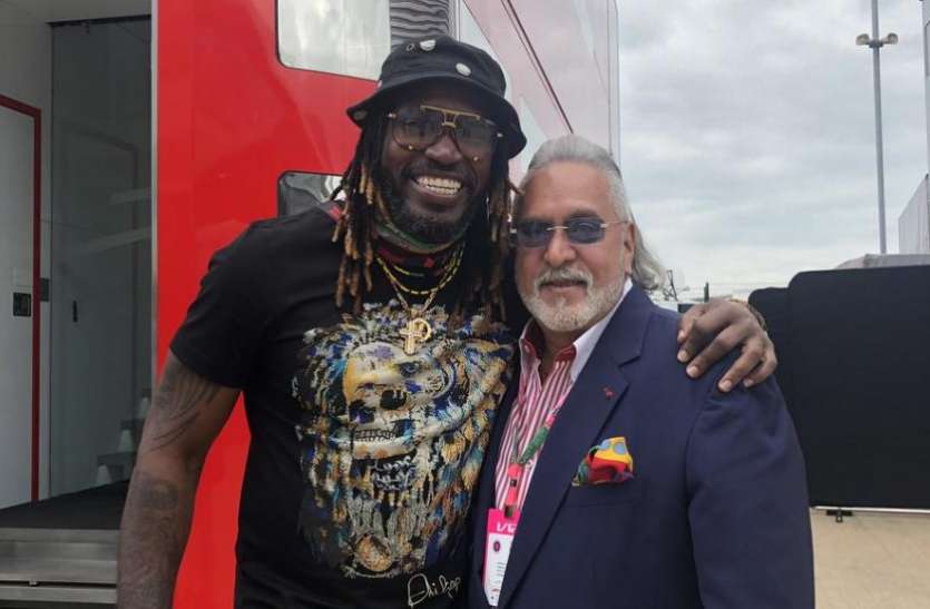Chris Gayle and Vijay Mallya विजय माल्या ने ट्वीटर पर शेयर की 'यूनिवर्स बॉस' क्रिस गेल के साथ फोटो, जमकर हुए ट्रोल