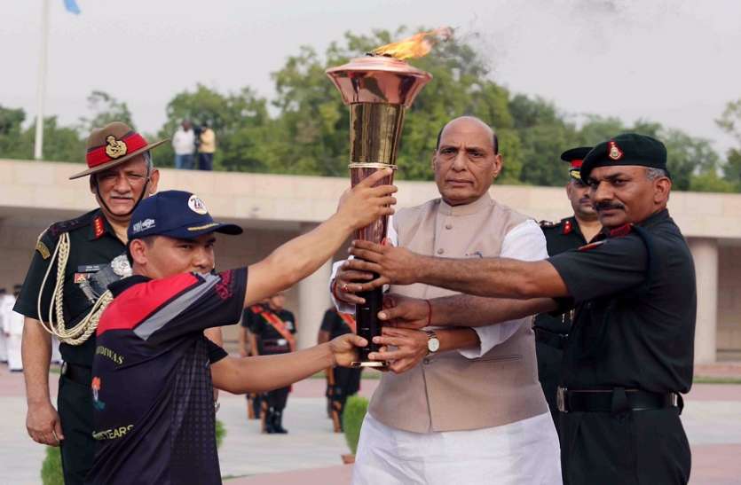 Kargil War 20th Anniversary Celebration करगिल युद्ध की 20वीं वर्षगांठ: दिल्ली से द्रास के लिए विजय मशाल रवाना