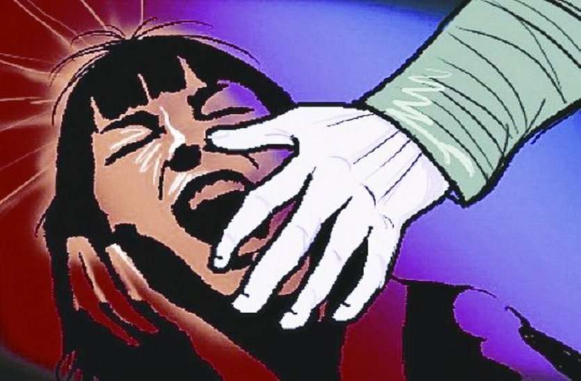 Man raped 12 year old girl in Bilaspur 47 साल का अधेड़ 12 साल की बच्ची को बेटी बनाकर करता रहा दुष्कर्म, मामला खुला तो पड़ोसी रह गए हक्के-बक्के
