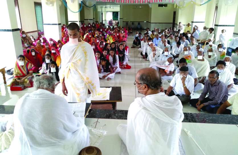 Religious council under Chaturmas in Khamanor वैराग्य ही मोक्ष पथ की सरल राह: सौभाग्य मुनि