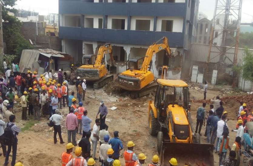 INDORE VIDEO : ग्रीन बेल्ट पर कब्जा कर बनी इस बिल्डिंग को विस्फोट से उड़ाने की तैयारी, घायल हुआ कर्मचारी