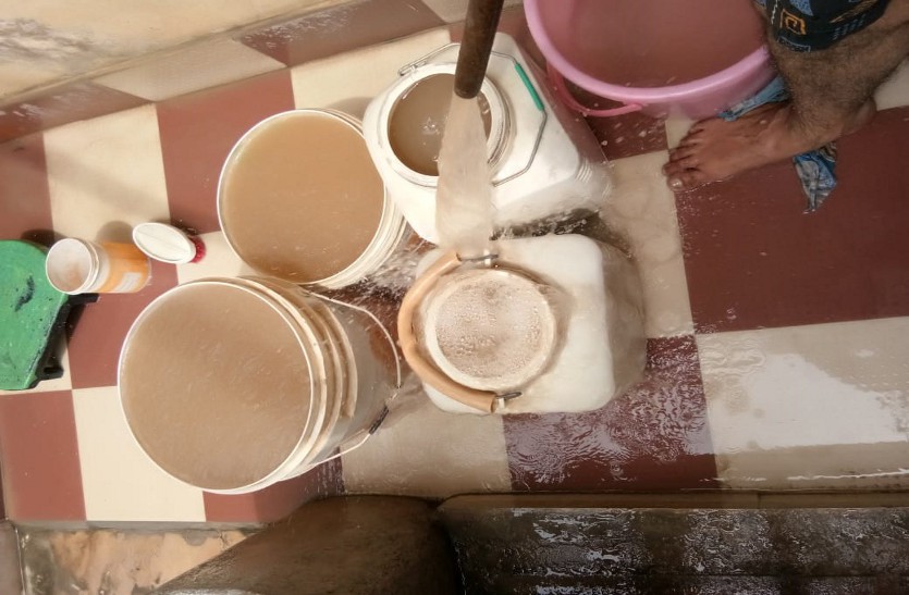 water नगरवासियों के घरों में पहुंच रहा अशुद्ध पानी