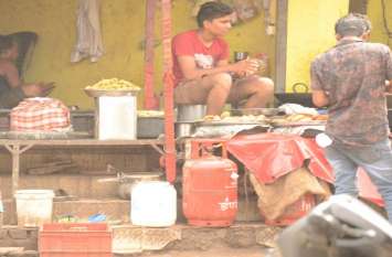 Black marketing of domestic gas cylinders घरेलू गैस सिलेंडरों की हो रही कालाबाजारी