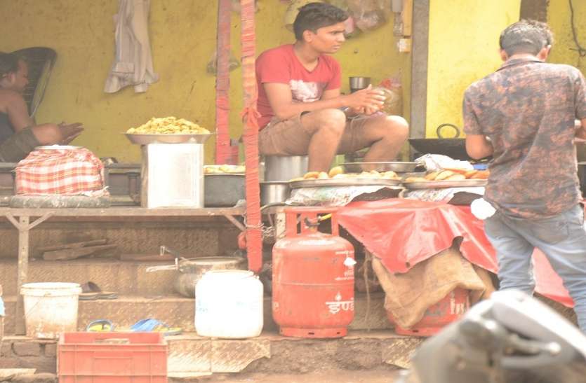 patrika घरेलू गैस सिलेंडरों की हो रही कालाबाजारी