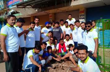 Planted plants, rally lifted awareness लगाए पौधे, रैली निकाल किया जागरूक
