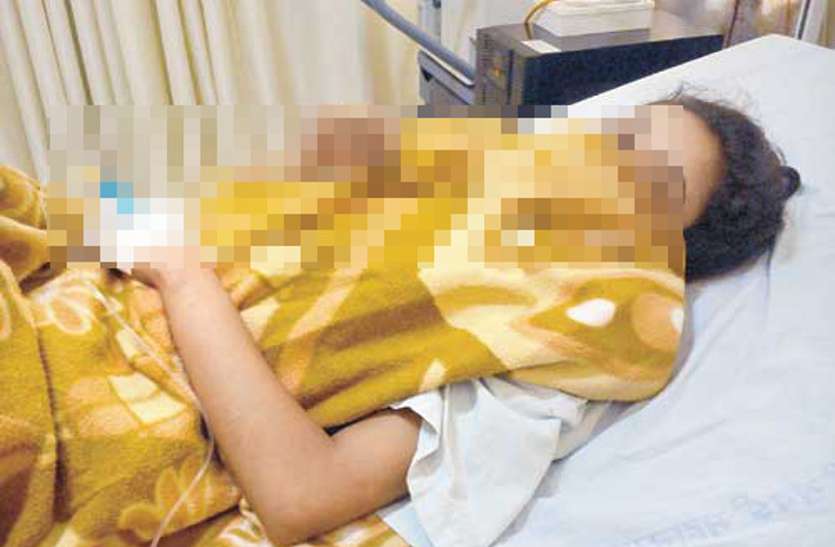 Daughter suicide 16 वर्षीय बेटी को घर पर अकेला छोड़ बाहर गए थे माता-पिता, लौटे तो बेड पर मिली इस हाल में, जब पता चली ये बात तो...