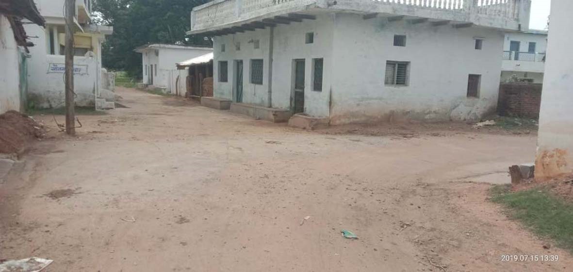 Handpumps made uprooted houses हैण्डपंप उखाड़ कर बना लिया मकान