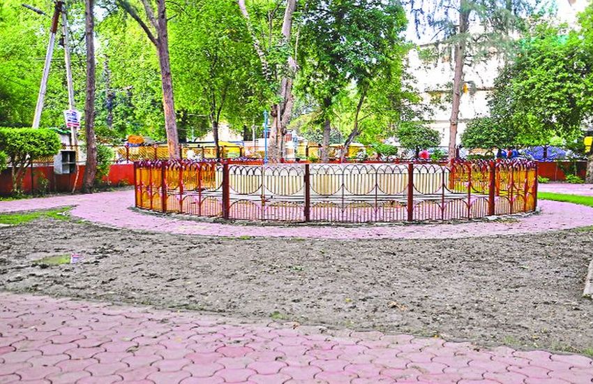 INDORE हरियाली को लगा ग्रहण, आधे सरकारी बगीचे उजड़े