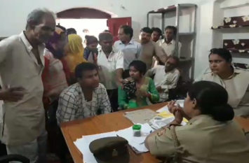 Wedding Ceremony news in shamli पति रचा रहा था दूसरी शादी, मंडप में पहुंची पत्नी ने किया हंगामा तो एक-एक कर खिसक गए बाराती
