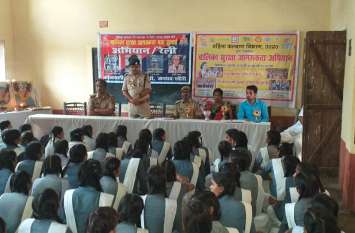 NDRF team gives tips to rescue flood victims from students एनडीआरएफ की टीम ने छात्रों को दिये बाढ़ से बचाव के टिप्स
