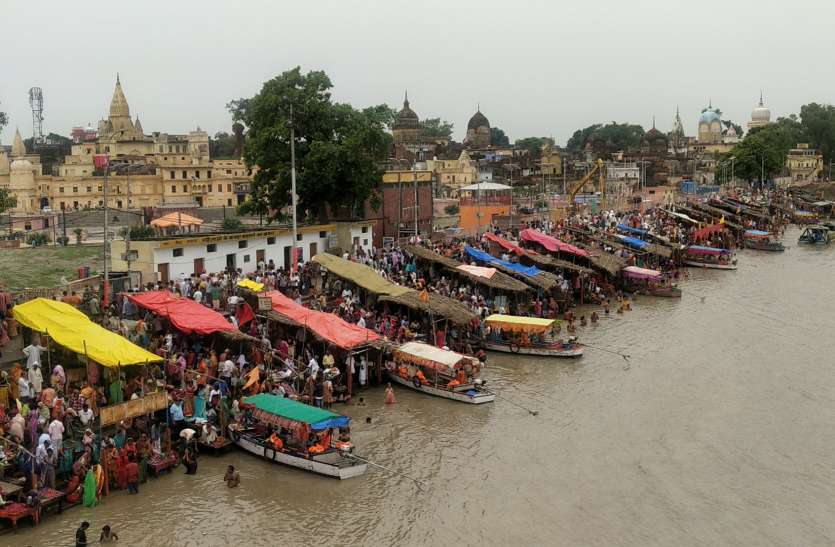 ayodhya गुरु पूर्णिमा पर राम नगरी में उमड़ी लाखों भक्तों की भीड़