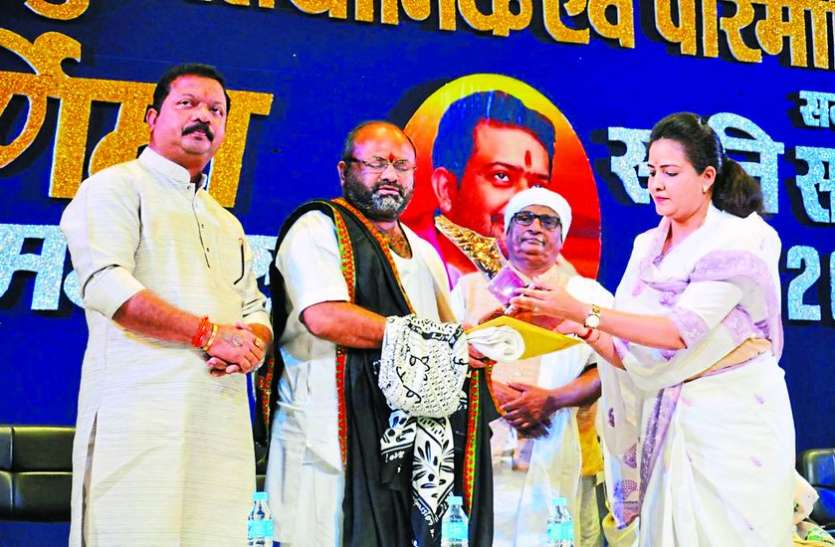 indore भय्यू महाराज मानवता सेवा पुरस्कार से सेवाधाम के सुधीर भाई सम्मानित