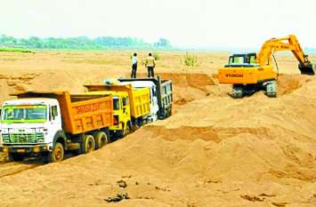 Illegal Sand mining: business of illegal mining is on do over रेत खदानों की लीज खत्म, जोरों से जारी है अवैध खनन