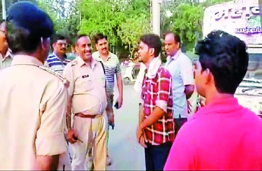 kidnapping of girl in day light in gwalior दिन दहाड़े हुआ लडक़ी का अपहरण, छोटी बहन ने बताई ये कहानी