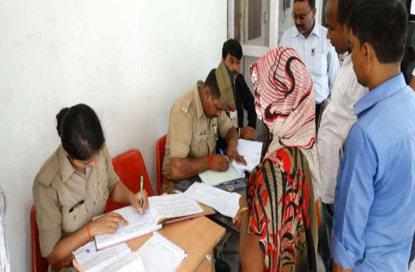 lalitpur एसपी कार्यालय में आये अनपढ़ व कम पढ़े-लिखे लोगों की मदद करेगा हेल्पडेस्क