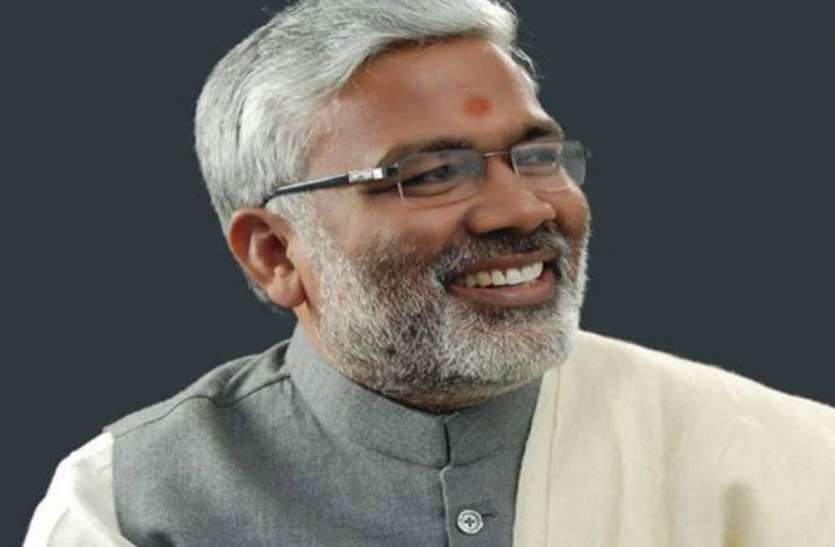 swatantra dev singh राजनीति में आने पर स्वतंत्र देव सिंह ने बदला था अपना नाम, पत्रकारिता में आजनाया था हाथ